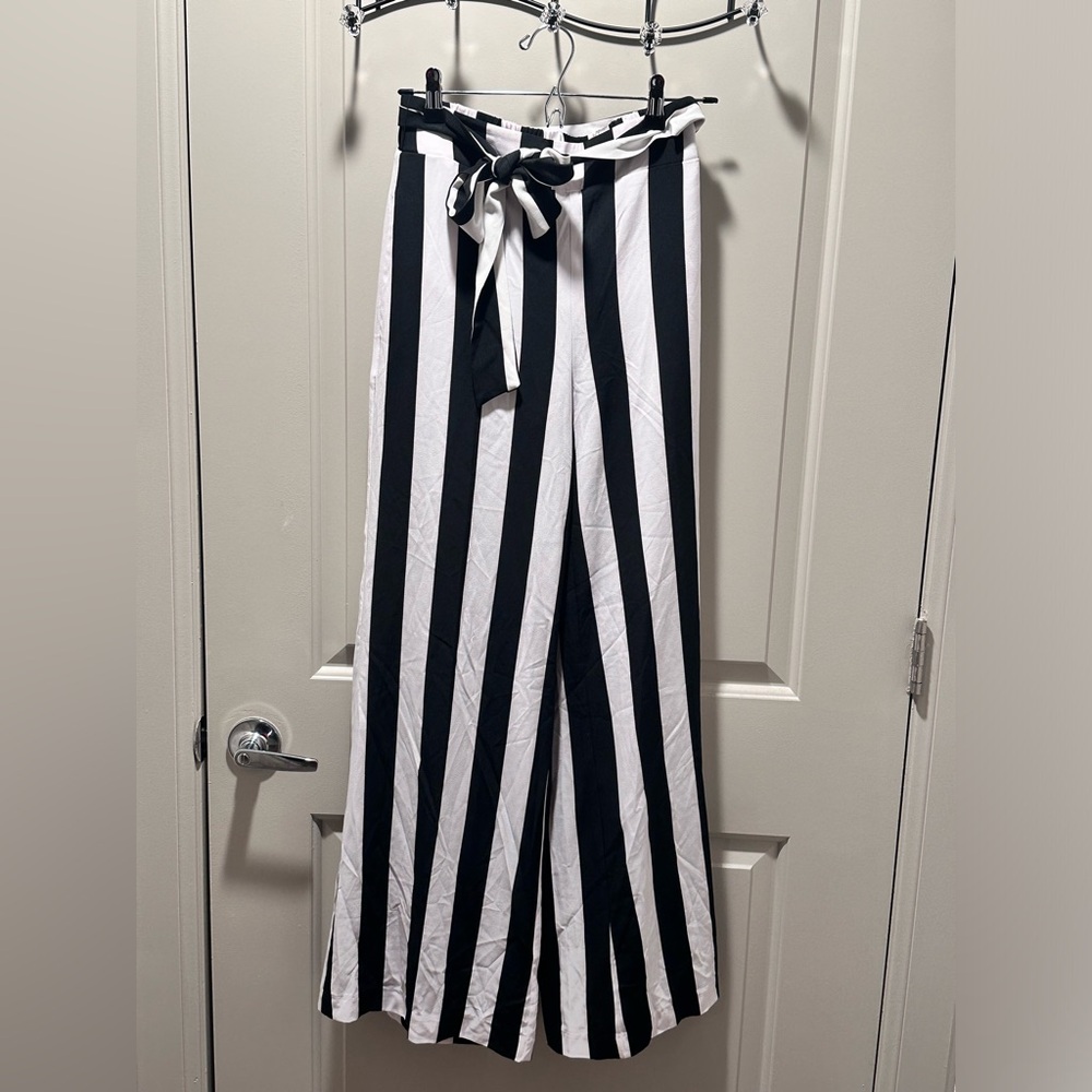 New black and white stripe New York and Company pants tags attached